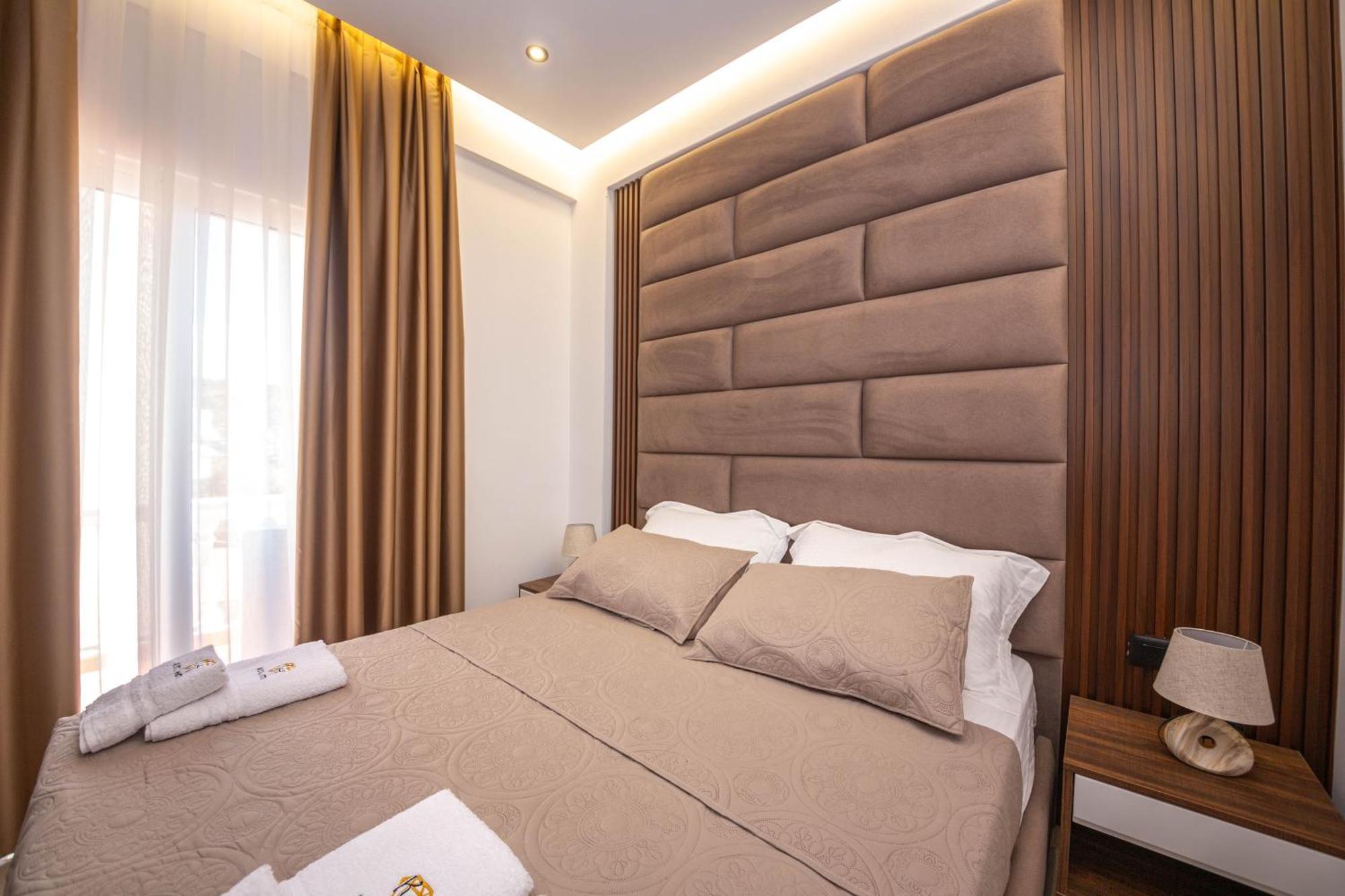 Hotel New Crystal คซามิล ภายนอก รูปภาพ