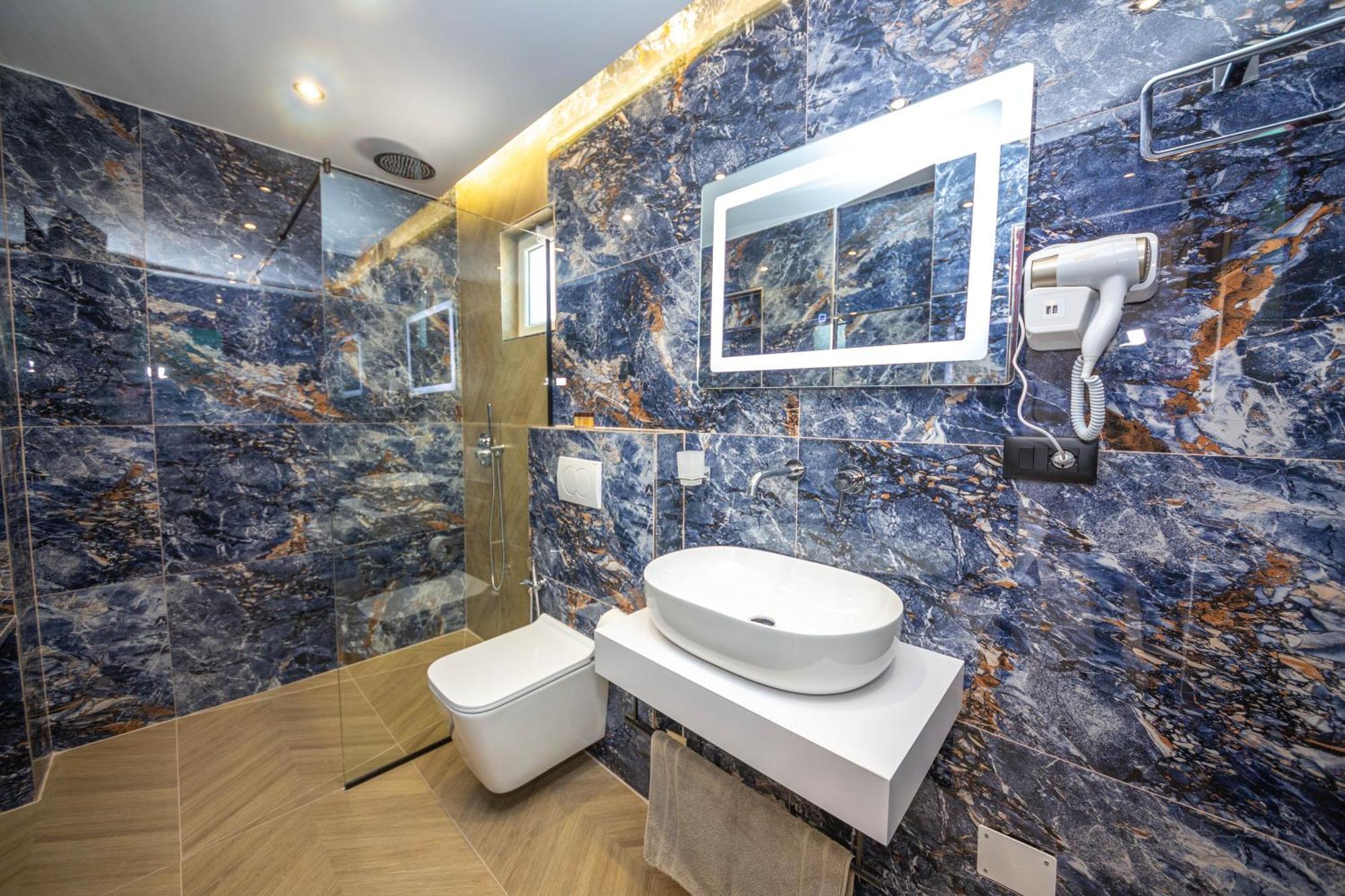 Hotel New Crystal คซามิล ภายนอก รูปภาพ