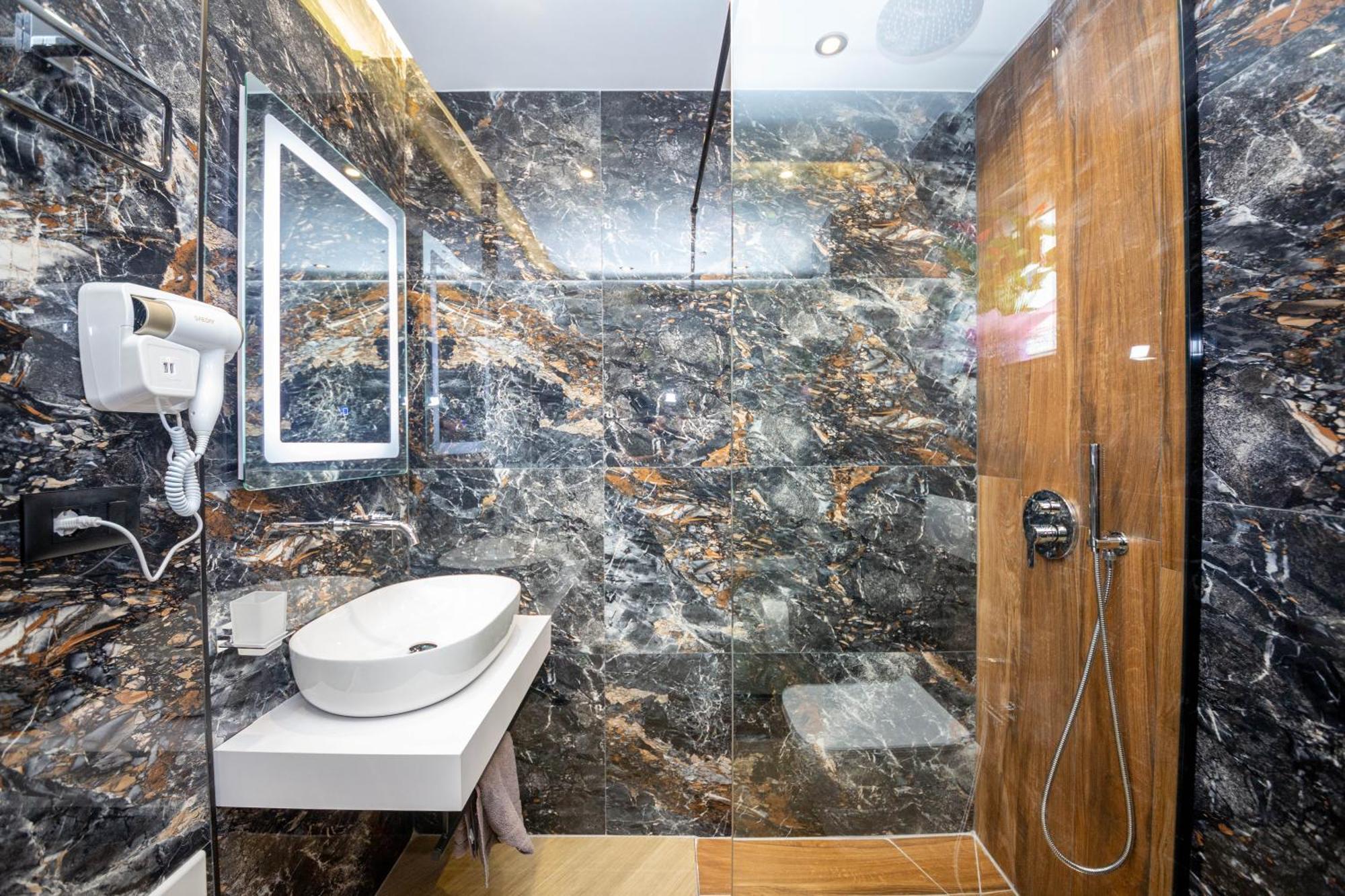Hotel New Crystal คซามิล ภายนอก รูปภาพ