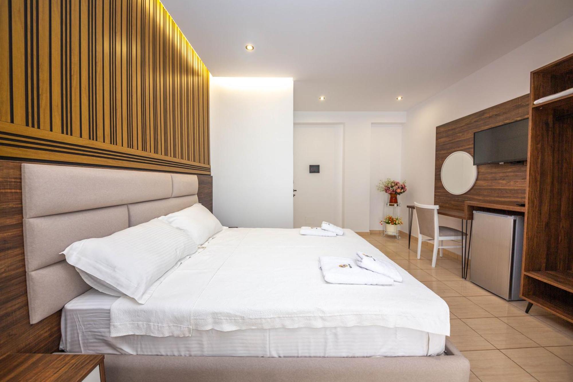 Hotel New Crystal คซามิล ภายนอก รูปภาพ