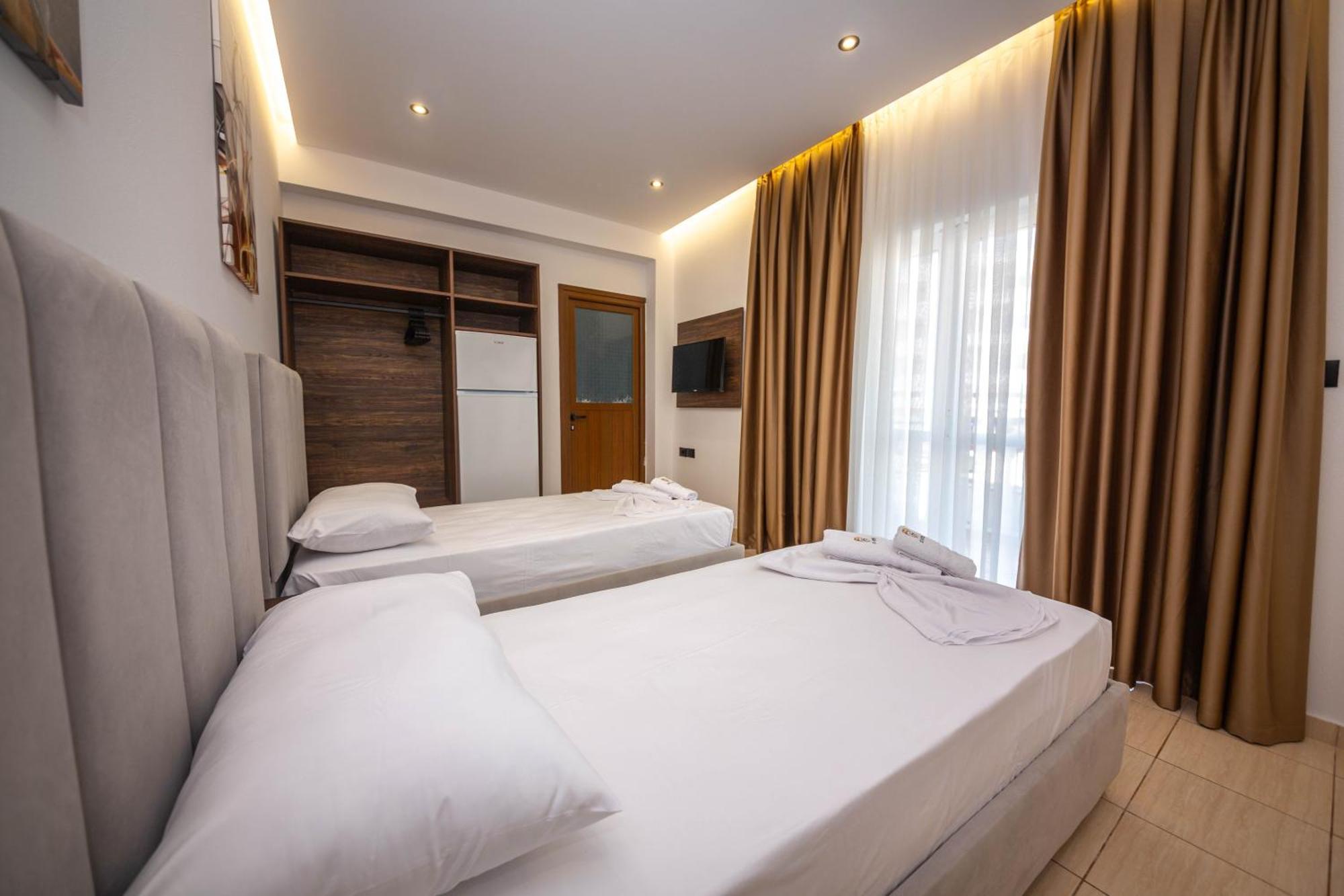 Hotel New Crystal คซามิล ภายนอก รูปภาพ